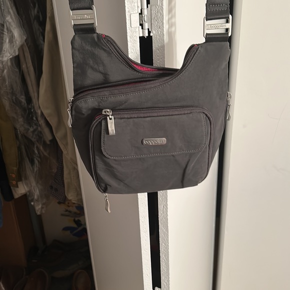 Super practical crossbody purse - Picture 2 of 7